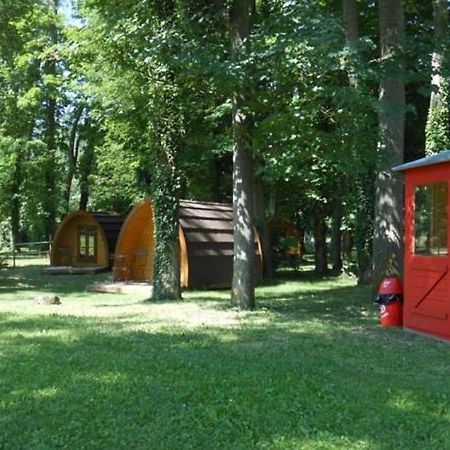 Les Roulottes Et Cabanes De La Champagne Бар-сюр-Об Екстериор снимка